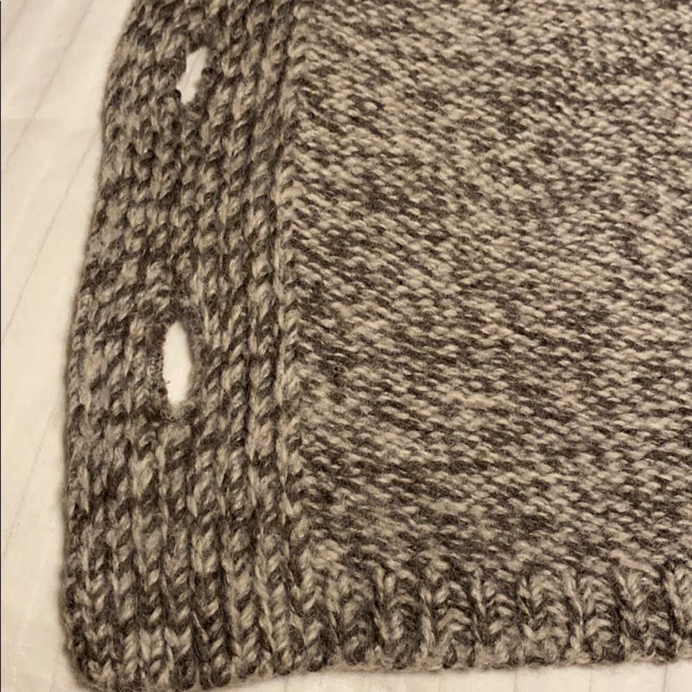 2 button Sweater - Picture 10 of 12